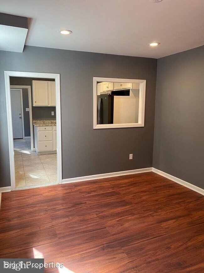 Foto del edificio - 4 br, 1.5 bath House - 1316 W 4th Street