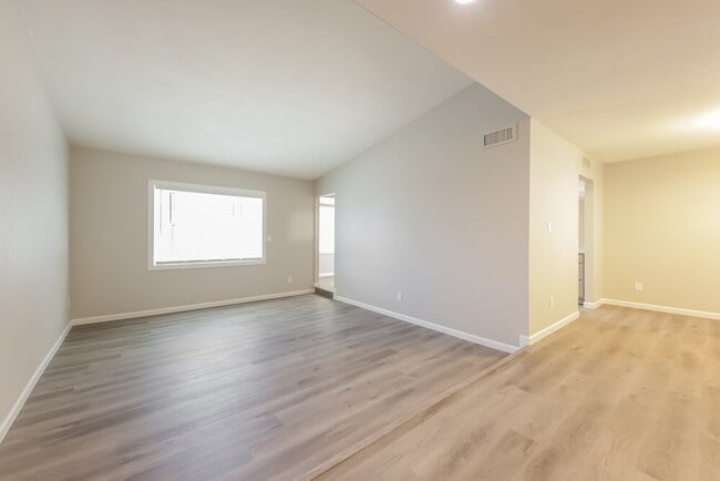 Foto del edificio - 3945 W Meadow Dr