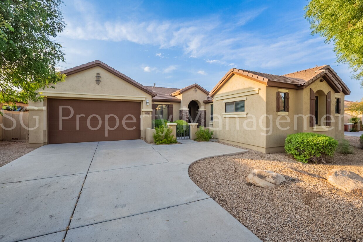 Foto principal - 15754 W Berkeley Rd