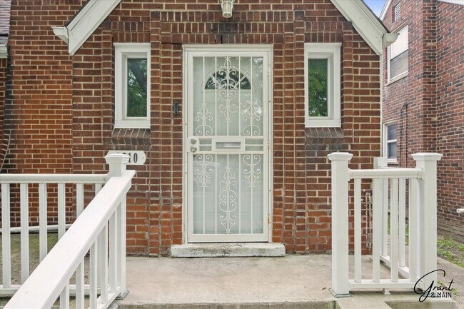 Foto del edificio - $1250 3 bedroom bungalow
