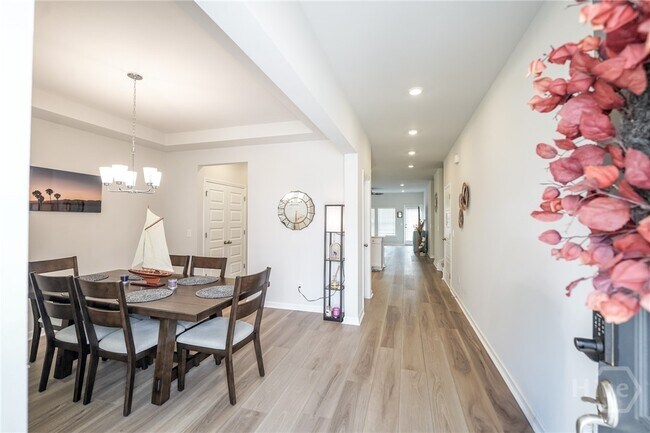 Building Photo - 109 Binscombe Ln