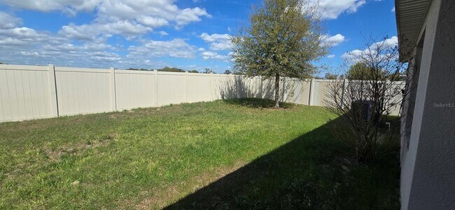 Foto del edificio - 8557 Triumph Cir