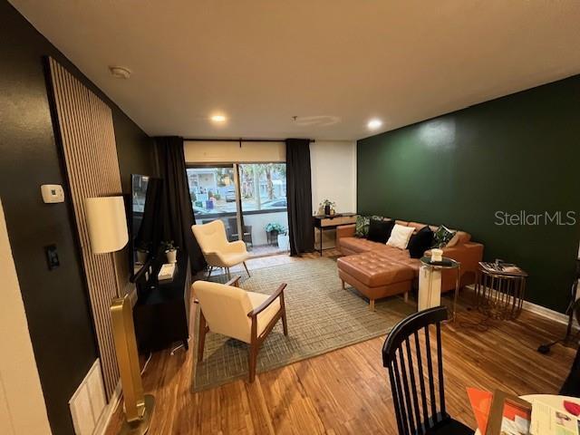Foto del edificio - 406 S Cedar Ave