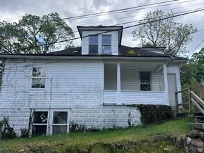 Building Photo - 112 Mason St
