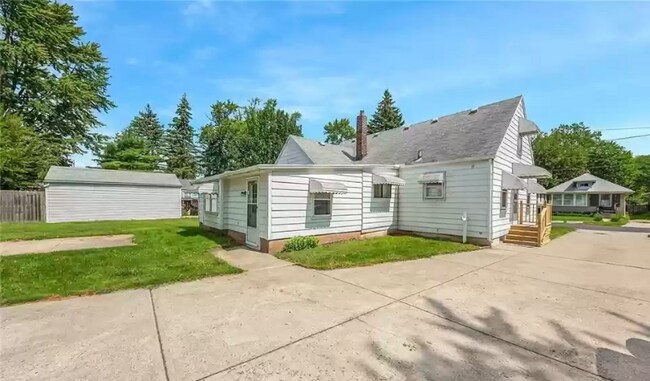 Building Photo - 1601 Lawnview Ave