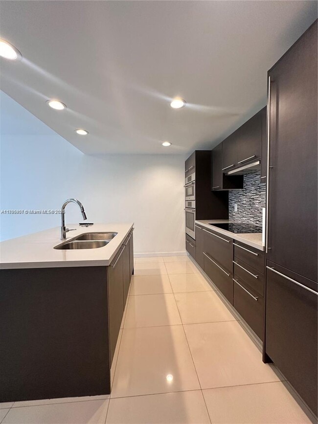 Foto del edificio - 7875 NW 107th Ave