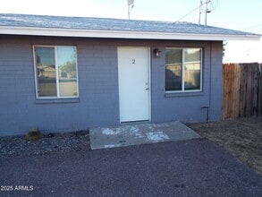 Building Photo - 917 E Dunlap Ave