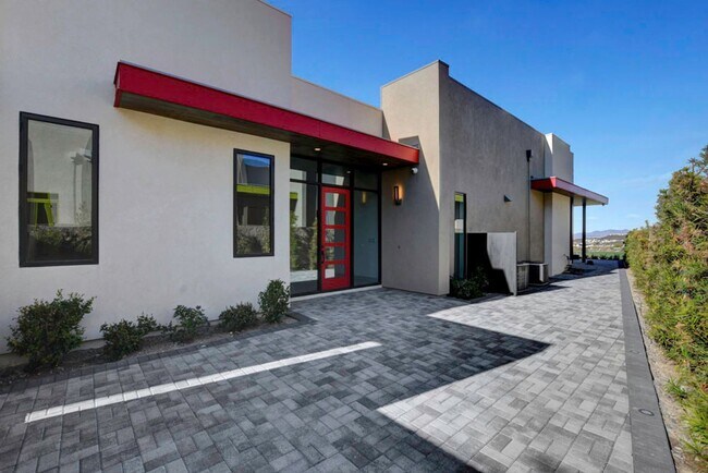 Foto del edificio - MacDonald Highlands Beauty With Awesome Views