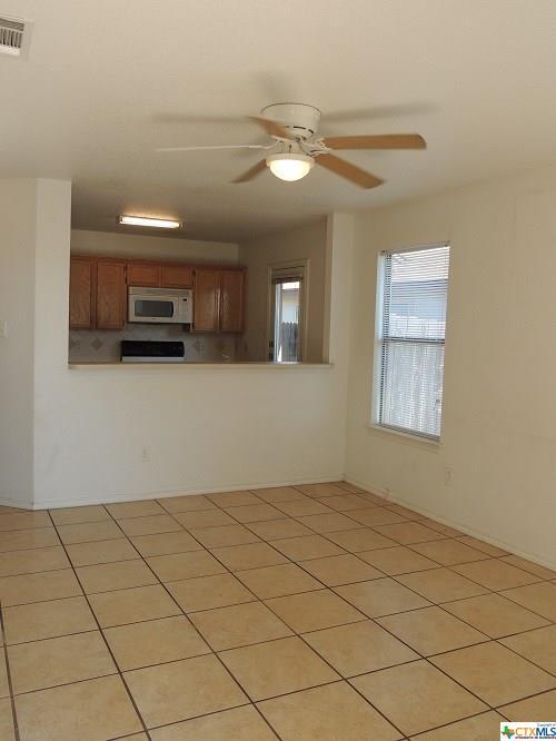 Building Photo - 933 Rosewood Dr