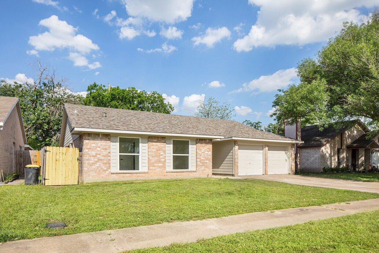 Primary Photo - 10814 Mackenzie Dr