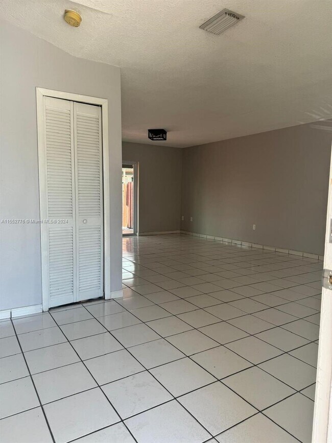 Foto del edificio - 13465 SW 62nd St