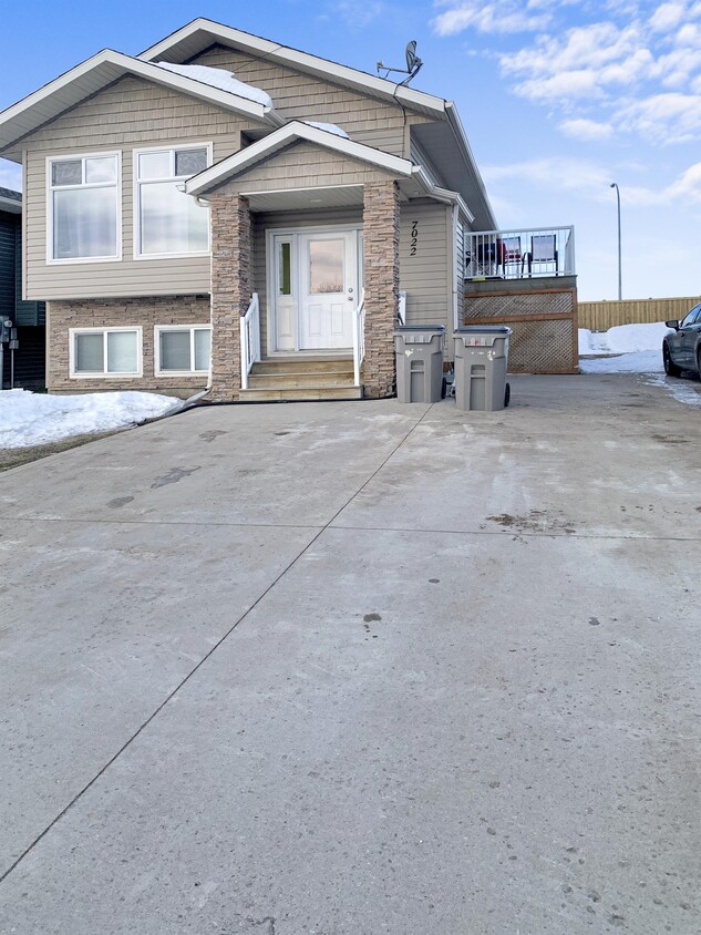 Photo principale - 7022 90 St