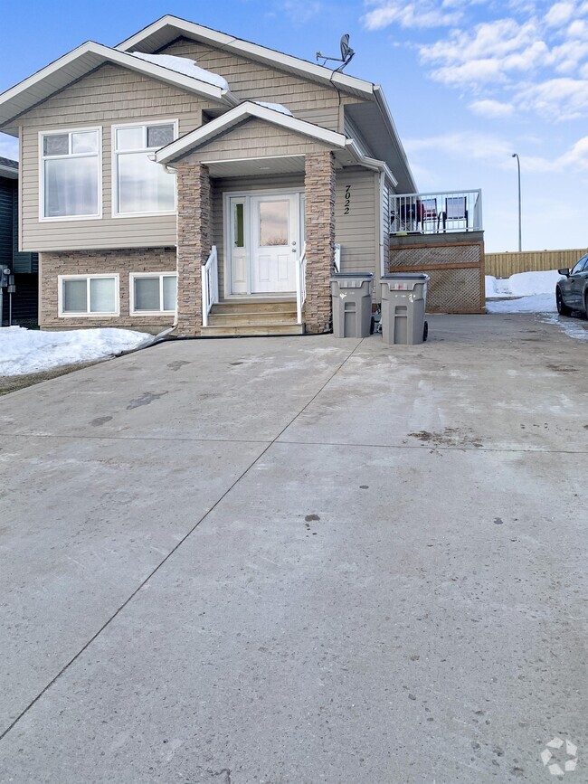Building Photo - 7022 90 St