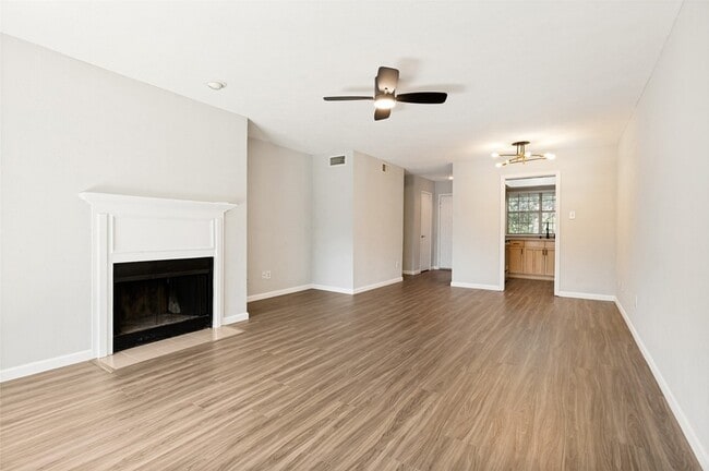 Photo - 2535 Wedglea Dr Unit 224 Apartment