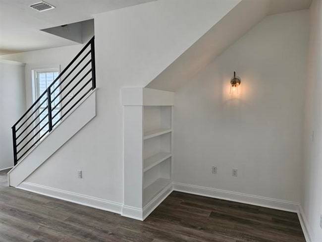 Building Photo - Newer Construciton Home In Canopy - Next T...