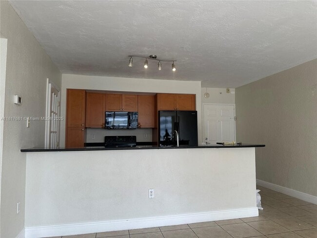 Building Photo - 10350 W Bay Harbor Dr