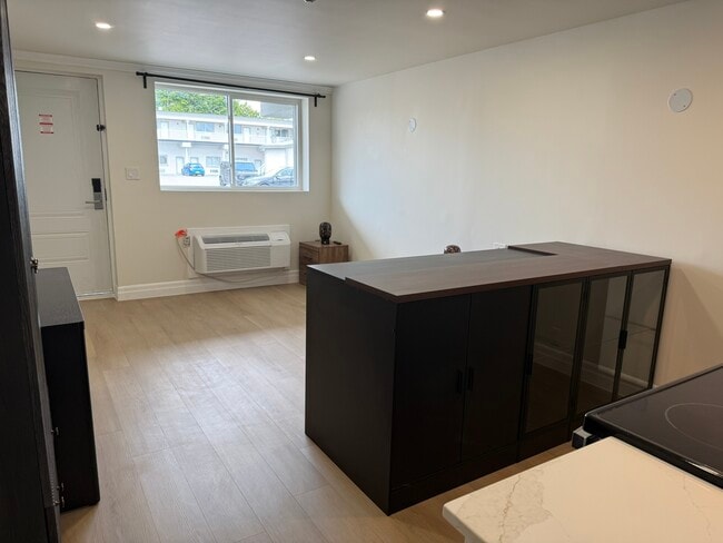 Building Photo - 7800 Lundy's Ln