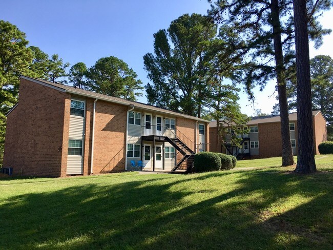 Exterior de la propiedad - Pine Forest Apartments