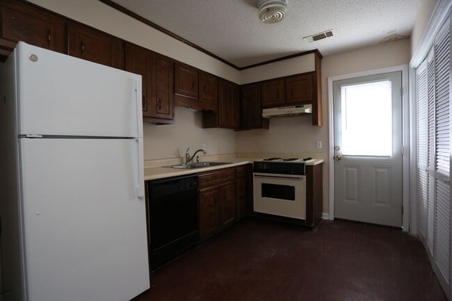 Building Photo - 140 Lanier Dr