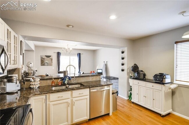 Building Photo - 4862 Sweetgrass Ln
