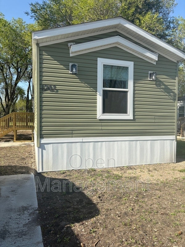 Building Photo - 1001 Gibraltor Ave