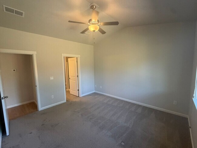 Foto del edificio - 16624 Pine Creek Dr.