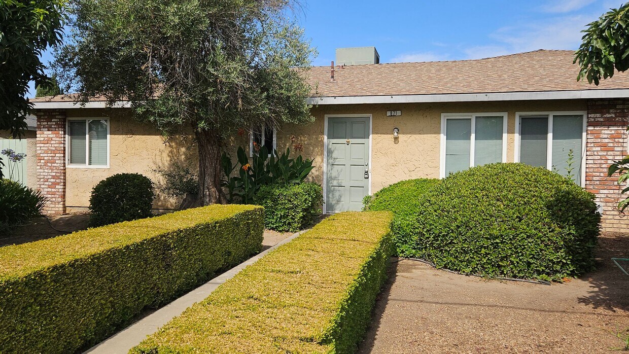 Primary Photo - 871 10th Ave