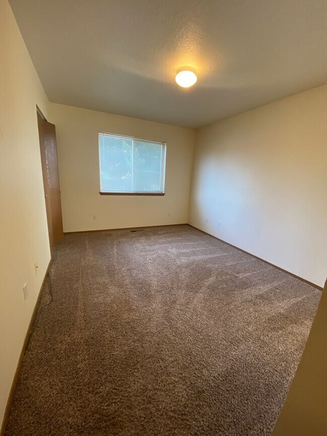 Building Photo - Coming Soon! 2 Bedroom, 1 1/2 Bath, Locate...