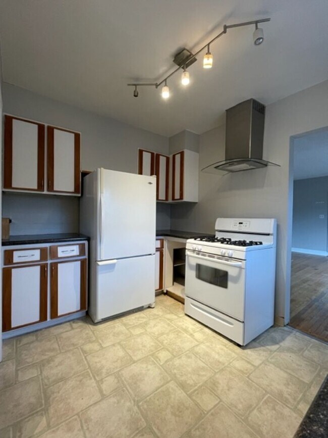 Building Photo - Adorable Green Lake Home for Lease