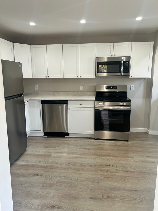 Foto principal - 164 Rabideau St