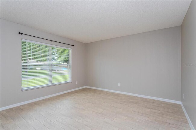 Building Photo - 2235 Lake Pointe Cir