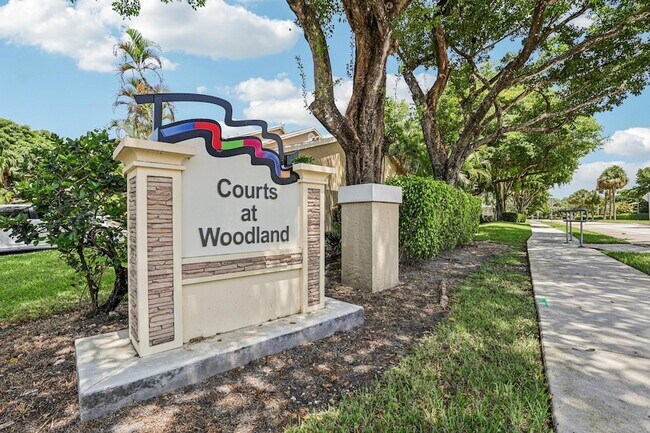 Foto del edificio - 5843 Woodlands Blvd