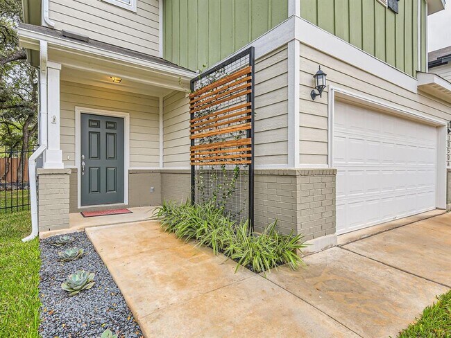 Building Photo - 10504 Abana Way