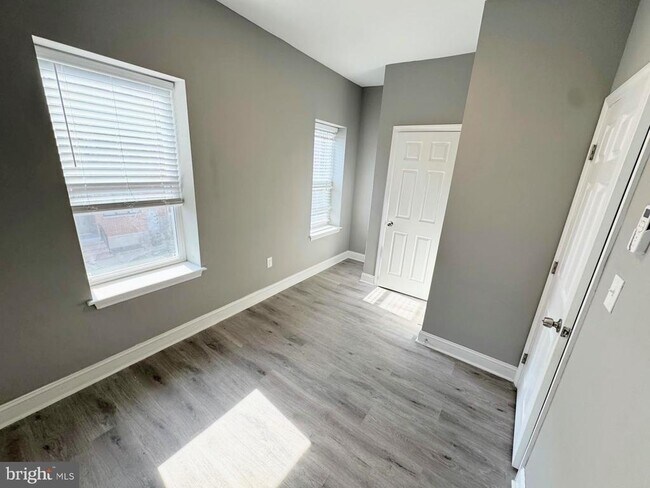 Foto del edificio - 2417 W Jefferson St