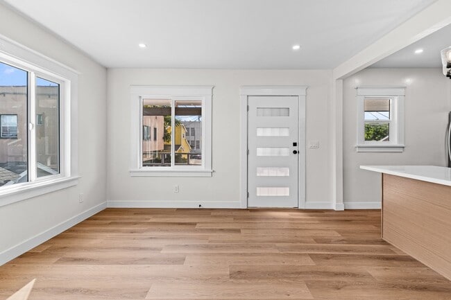 Building Photo - 526 Lime Ave
