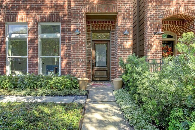 Foto del edificio - 513 E 11th St