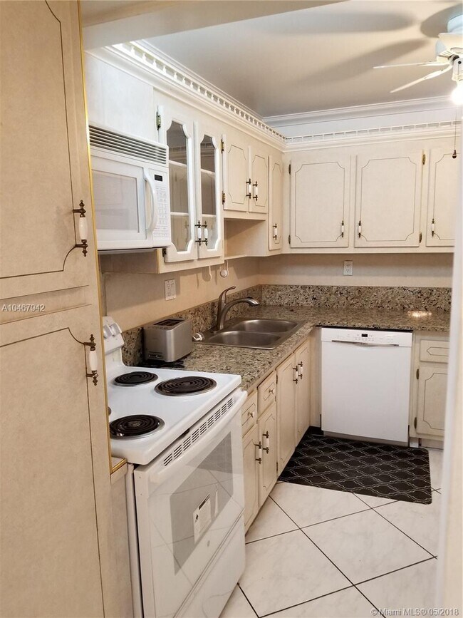 Building Photo - 1833 S Ocean Dr