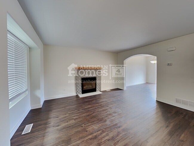 Building Photo - 1545 Gumwood Drive