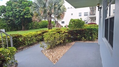Building Photo - 120 Normandy Ln