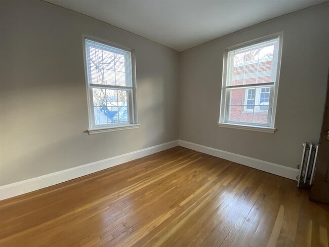 Building Photo - 115 College Ave