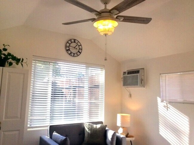 Foto del edificio - 1178 E 8th St