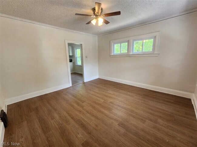 Foto del edificio - 12905 Watterson Ave