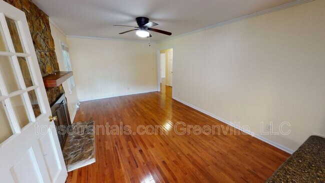 Foto del edificio - 4597 Coach Hill Dr