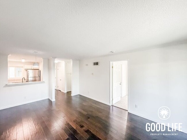Building Photo - 7405 Charmant Dr
