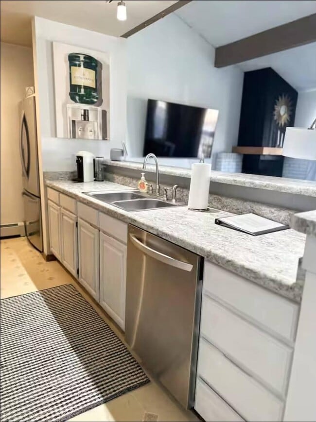 Foto del edificio - 385 Explorer Ct