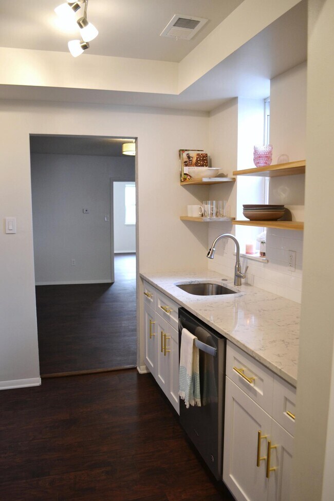 Foto del edificio - 2611 Larkins Way