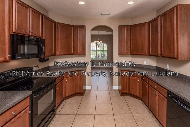 Building Photo - 3960 Sunset Lake Dr