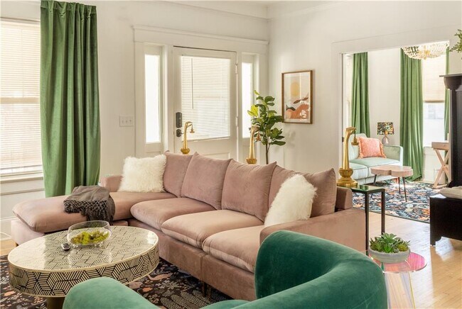 Foto del edificio - 450 N Highland Ave NE