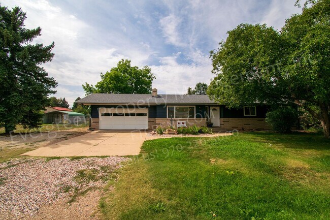 Building Photo - Great 3 bedroom, 2 bathroom home near Spri...