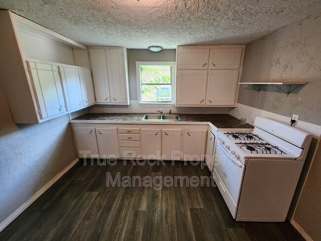 Building Photo - 915 N Highland Ave